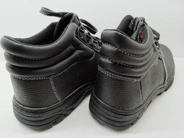 劳保鞋开胶的个人使用原因及劳保鞋使用仍需注意的要点
